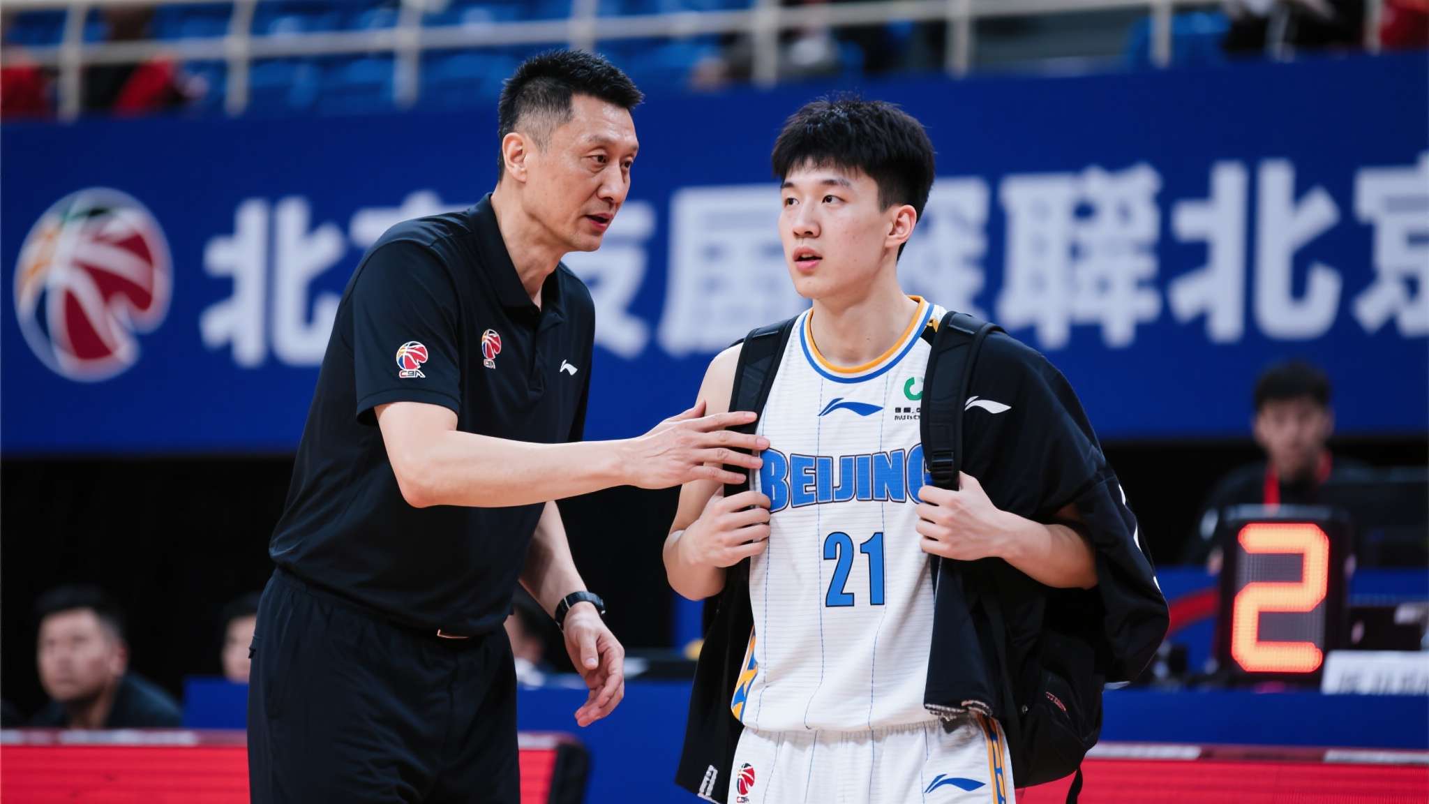 广东男篮启程前往北京！杜锋带上21岁小将，宏远老板开出巨额奖金
